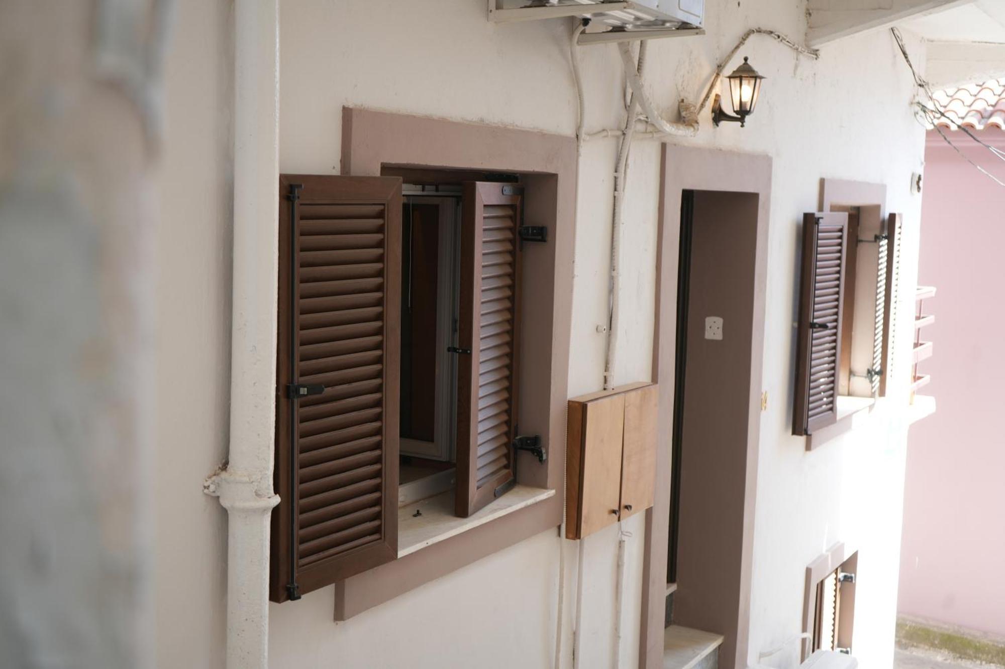 Φιλόξενο Σπίτι Apartment นาฟปลิโอ ภายนอก รูปภาพ
